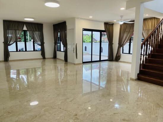 Well Renovated Semi D in Serangoon Gardens photo 3