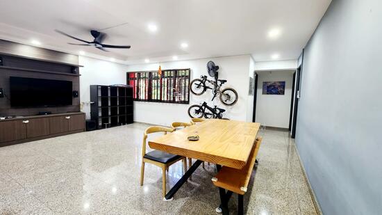 196 RIVERVALE DRIVE image 1 of 10