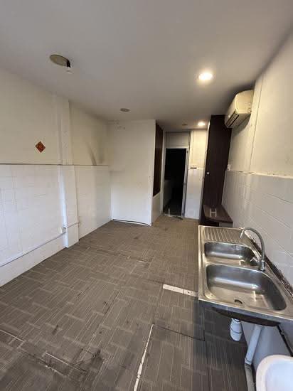 8 EUNOS CRESCENT photo 6