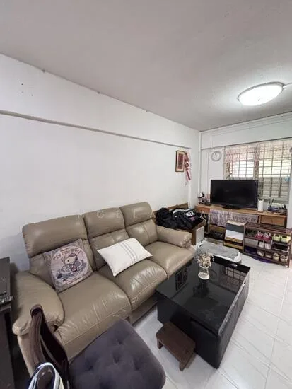 825 Tampines Street 81 image 1 of 10