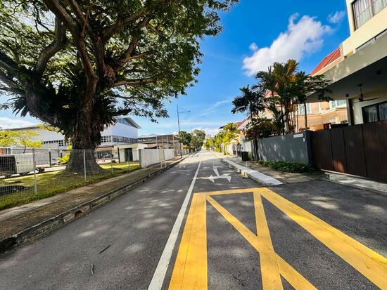2c Sennett Road photo 3
