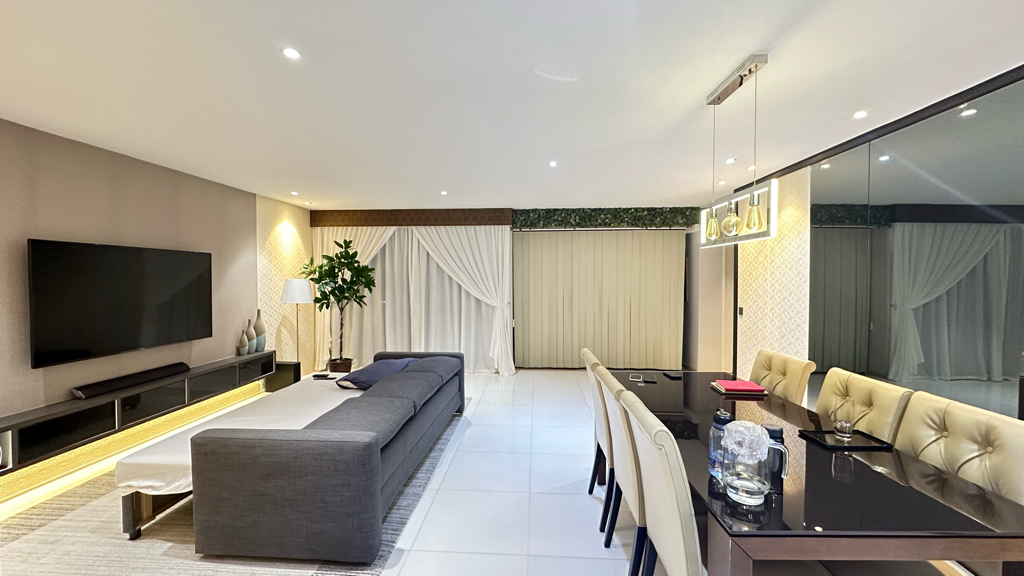 144 RIVERVALE DRIVE image 1 of 9
