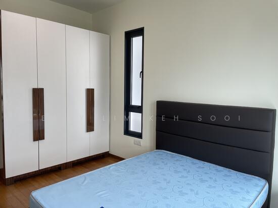 368 Thomson photo 5