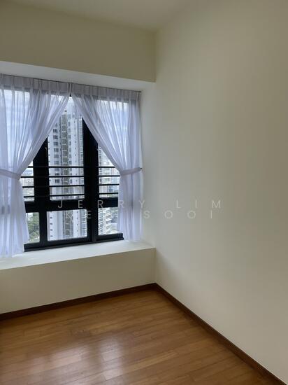 368 Thomson photo 6