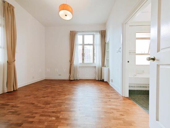 LEONIE CONDOTEL photo 6