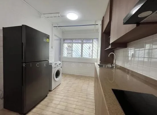 374 Bukit Batok Street 31 image 1 of 7