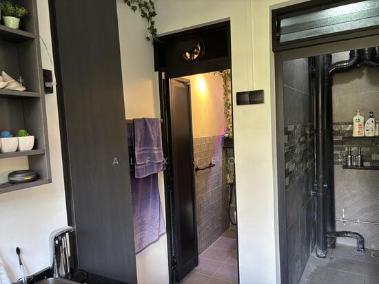 168A QUEENSWAY photo 6
