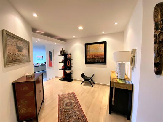 BEVERLY HILL photo 2