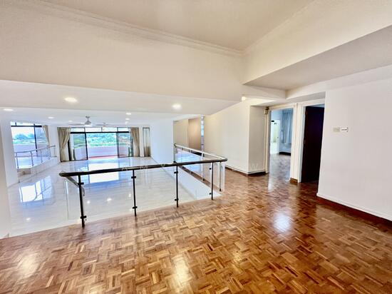 BEVERLY HILL photo 6