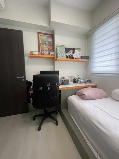 RIVERFRONT RESIDENCES photo 2