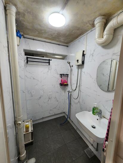 84 WHAMPOA DRIVE image 1 of 5
