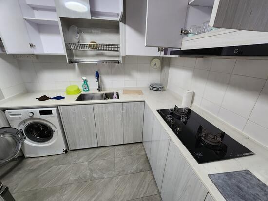 84 WHAMPOA DRIVE photo 2
