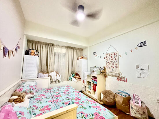 Sophia Lodge photo 6