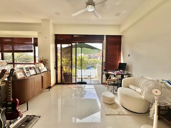 TESSA LODGE photo 2