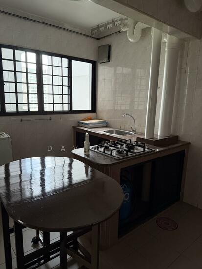 241 COMPASSVALE WALK photo 6
