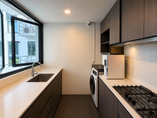 RIVERPARC RESIDENCE photo 5