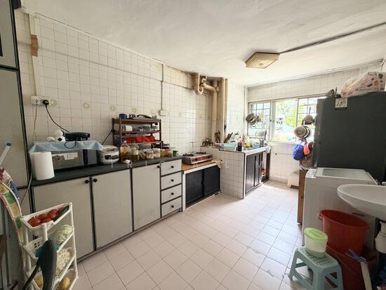 304 JURONG EAST STREET 32 photo 2