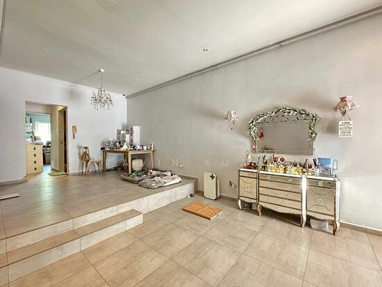 Loyang Besar Close photo 6