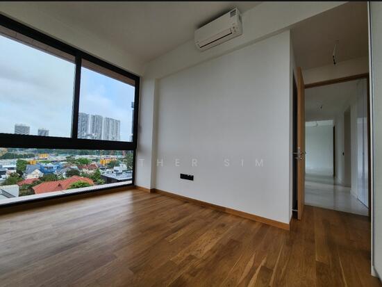 PEAK RESIDENCE photo 2