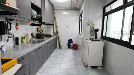 576 WOODLANDS DRIVE 16 photo 4