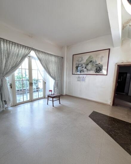 District 19, Detached House for SALE image 1 of 5