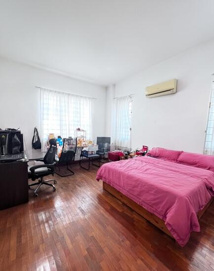 District 19, Detached House for SALE photo 2