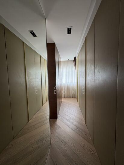 LEONIE TOWERS photo 6
