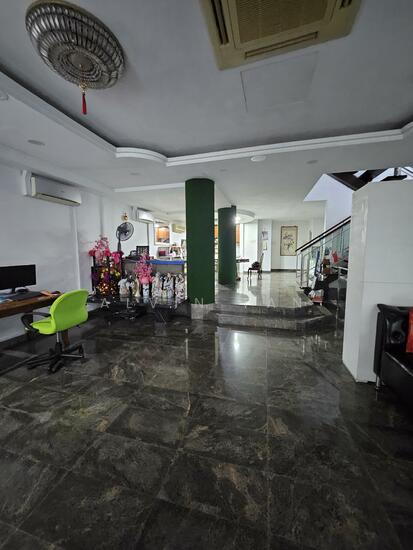 Huge 3 Storey Semi D/ Telok Kurau photo 2