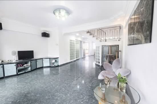 146 TAMPINES AVENUE 5 image 1 of 7
