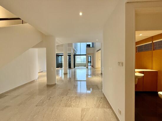 THE COLONNADE photo 3