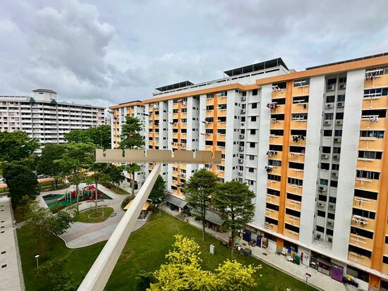121 ANG MO KIO AVENUE 3 photo 2