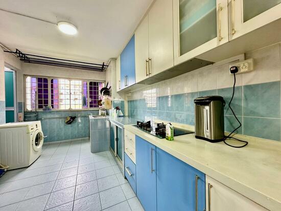 121 ANG MO KIO AVENUE 3 photo 3