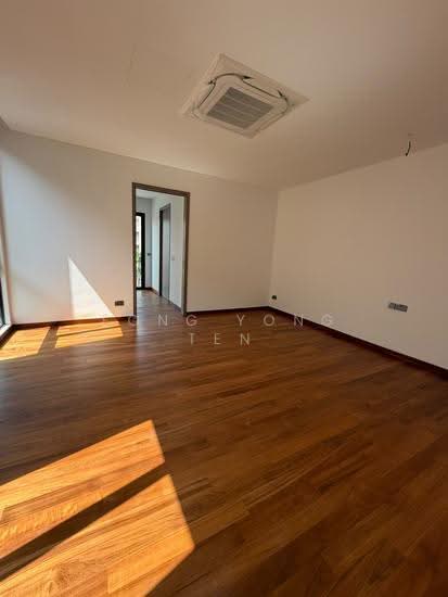 Brand-New Elegant 4 Levels Semi D With Lift Access At Telok Kurau photo 4
