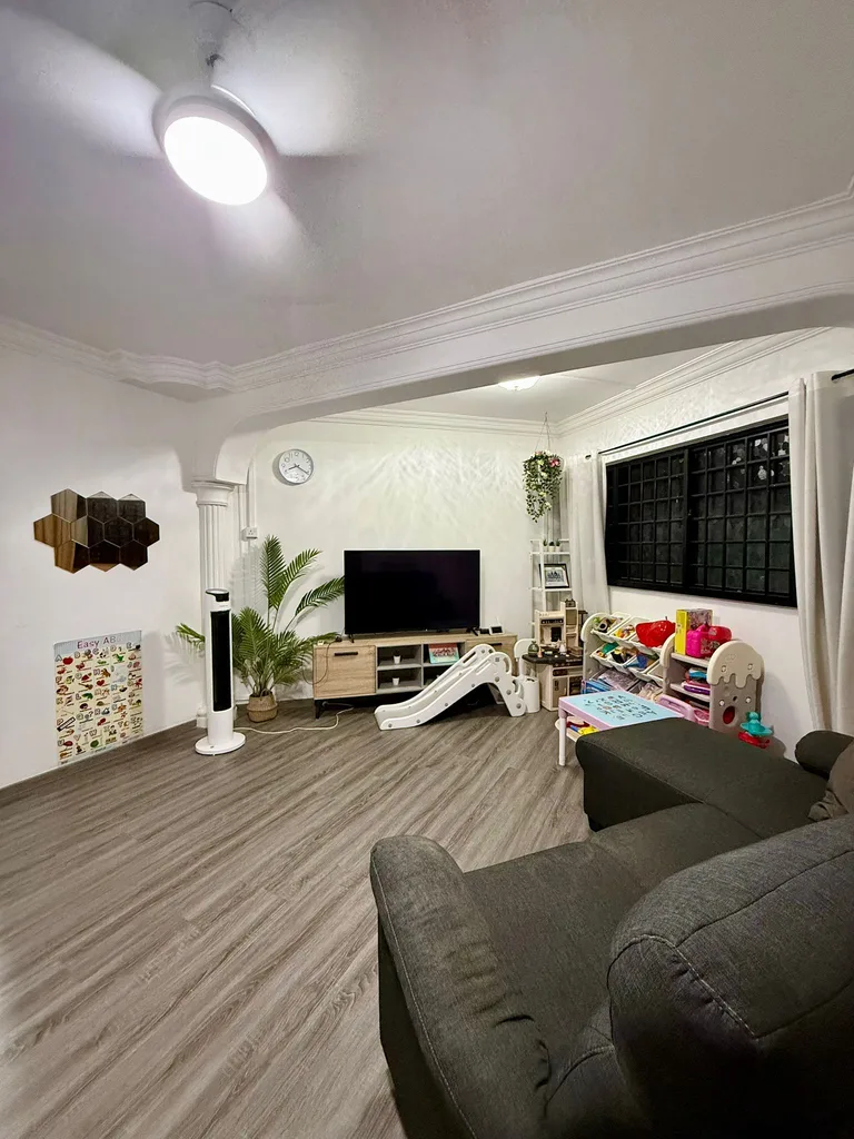 Blk 266 TAMPINES ST 21 image 1 of 9