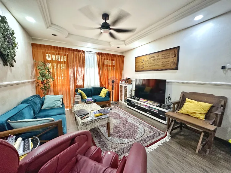 Blk 524 WOODLANDS DR 14 image 1 of 8