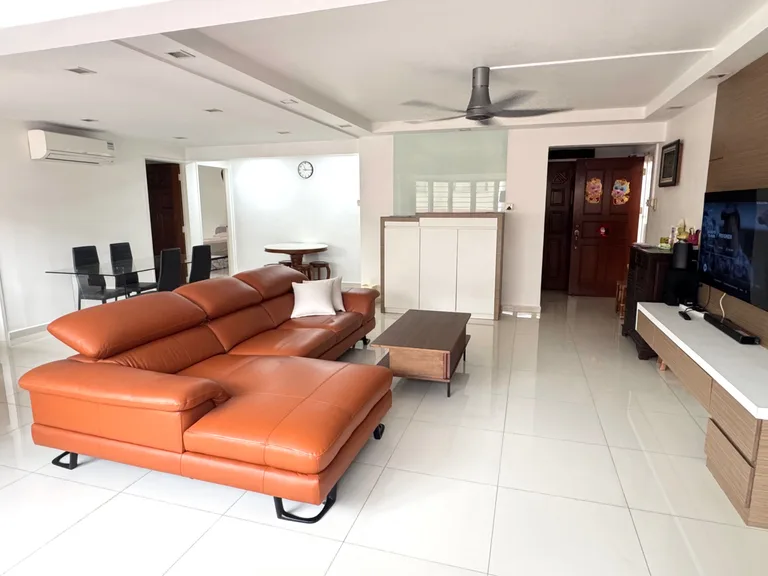 Blk 655 HOUGANG AVE 8 image 1 of 8