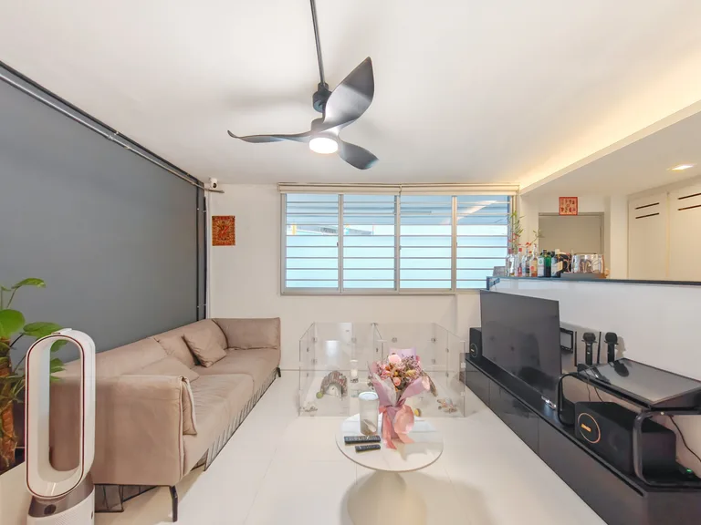 Blk 239 SERANGOON AVE 2 image 1 of 10