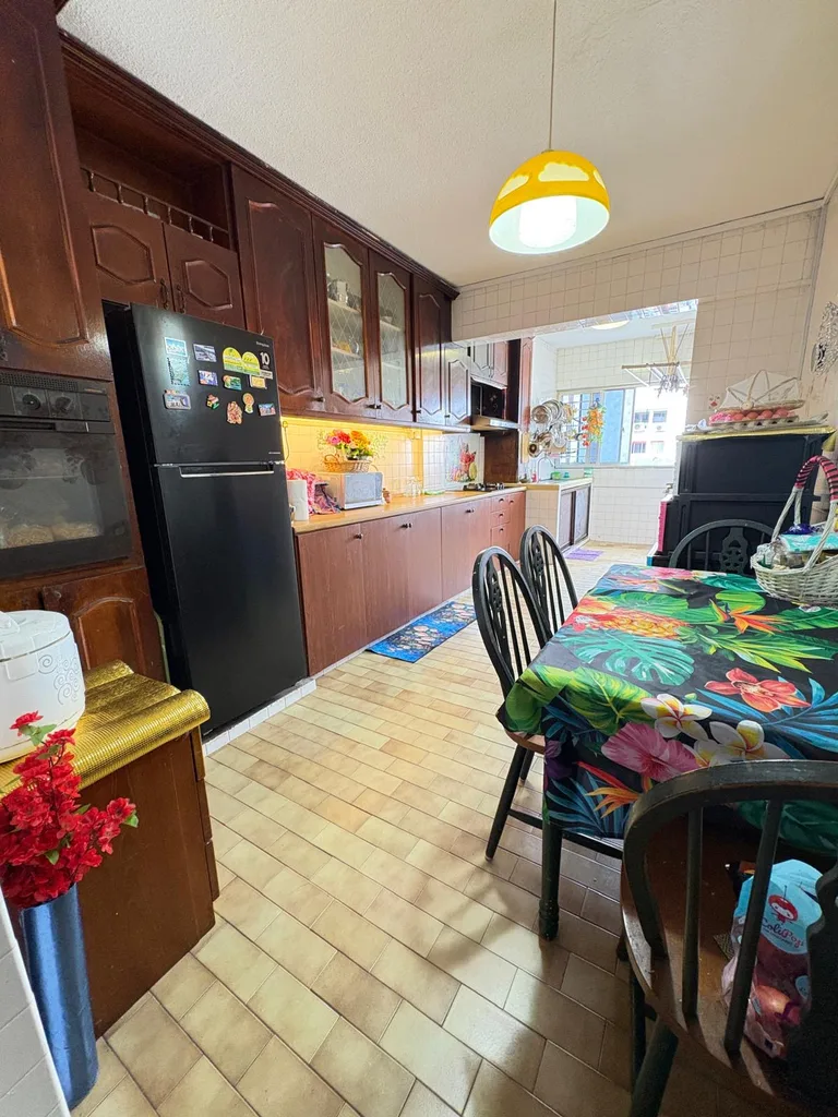 Blk 206 TAMPINES ST 21 image 1 of 10