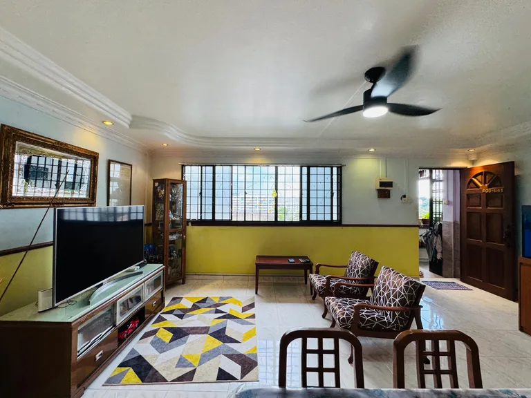 Blk 149 WOODLANDS ST 13 image 1 of 10