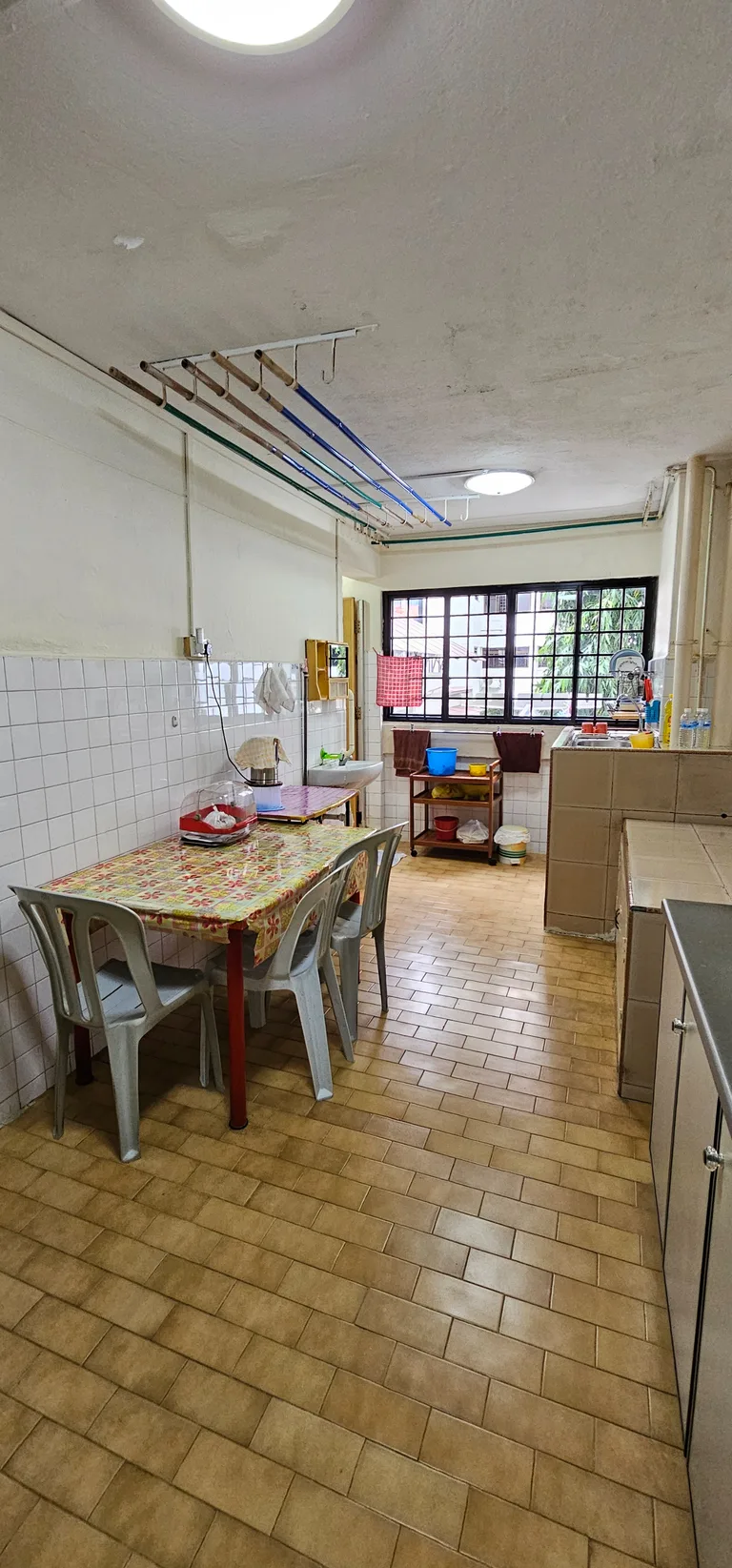 Blk 352 HOUGANG AVE 7 image 1 of 4