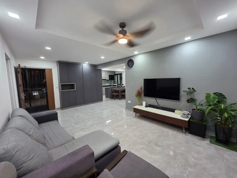 Blk 606D TAMPINES ST 61 image 1 of 10