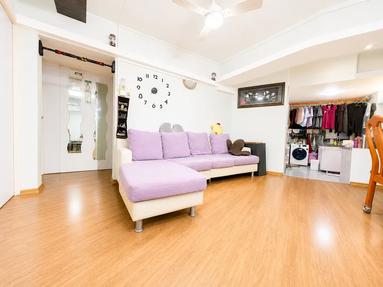 Blk 322 HOUGANG AVE 5 image 1 of 8