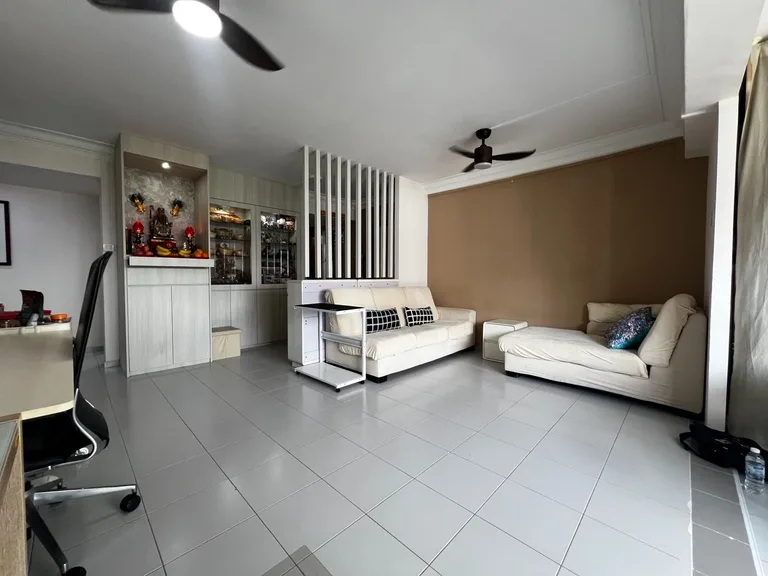 Blk 653 HOUGANG AVE 8 image 1 of 8