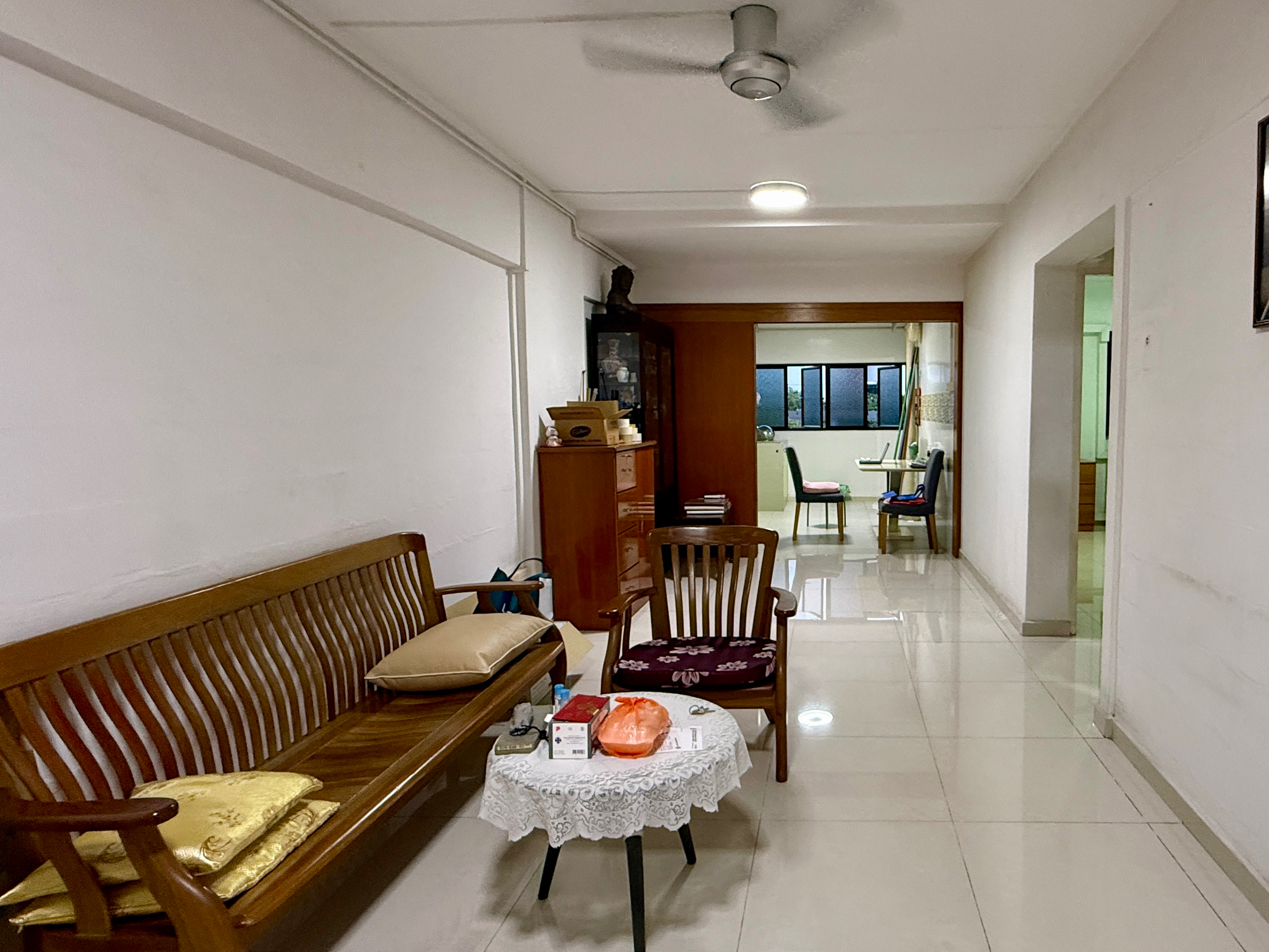 Blk 223 ANG MO KIO AVE 1 image 1 of 5