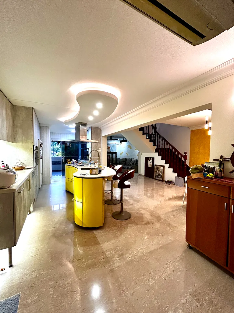 Blk 222 BISHAN ST 23 image 1 of 10