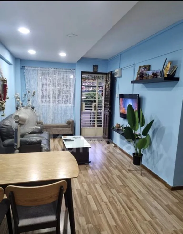Blk 180 ANG MO KIO AVE 5 image 1 of 2