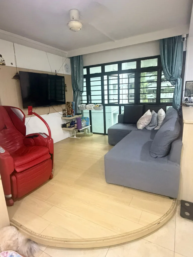 Blk 648A JURONG WEST ST 61 image 1 of 9