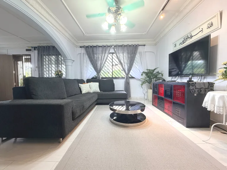 Blk 350 YISHUN AVE 11 image 1 of 10