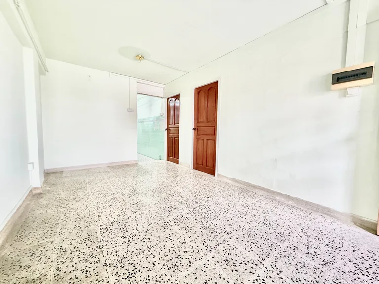 Blk 66 LOR 4 TOA PAYOH image 1 of 10