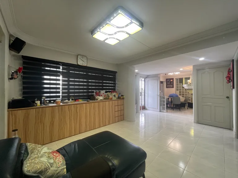 Blk 496E TAMPINES AVE 9 image 1 of 6